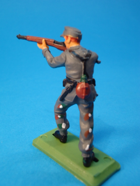 Visit the complete DSG Britains toy soldier collection cliking here.